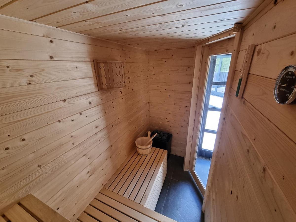 Chalet met Sauna en Airconditioning Sint-Annaland Buitenkant foto